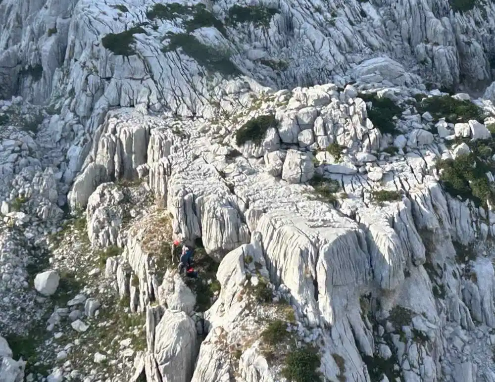 Pripadnici Vojske Crne Gore spasili državljanina Srbije koji se povrijdio tokom planinarenja