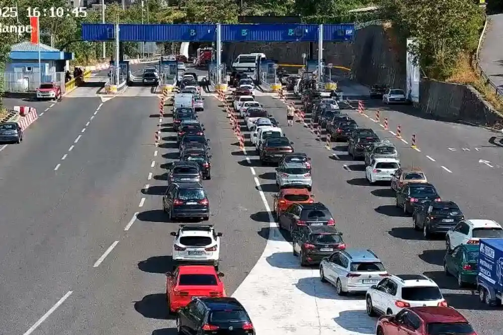 Rekordne gužve na crnogorskim putevima: Kroz Sozinu i auto-put za vikend prošlo više od 80.000 vozila