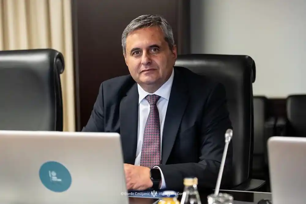 Slaven Radunović pružio podršku Janičiću: Ogrni se zastavom koju najviše voliš, tvoja Crna Gora je uz tebe