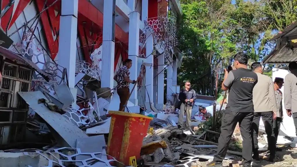 Snaga 7,7 Rihtera: Snažan zemljotres pogodio obalu indonežanskog ostrva Flores