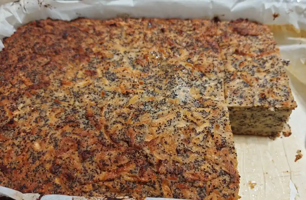 Sočni kolač od jabuka, maka i heljdinog brašna: Zdravija poslastica bez puno šećera