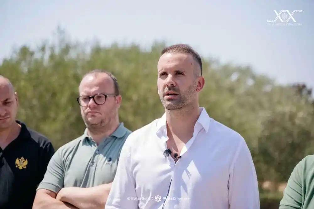 Spajić: Poštovanje i zahvalnost pilotima i vatrogascima koji se neumorno bore sa požarima u Herceg Novom i Ulcinju