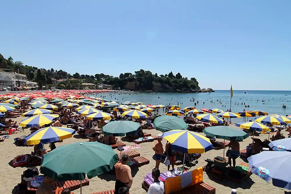 Turistička sezona u Ulcinju u plusu: Grad trenutno ugostio 42,5 hiljada turista