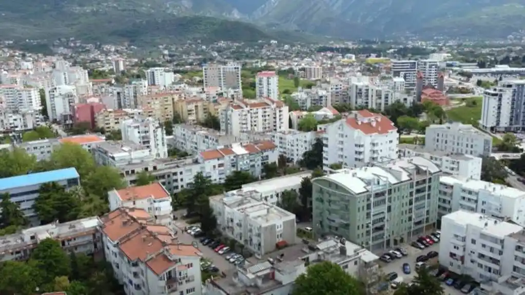 U Baru tri kazne zbog kupaćeg kostima van plaža, kazne do 1.000 eura