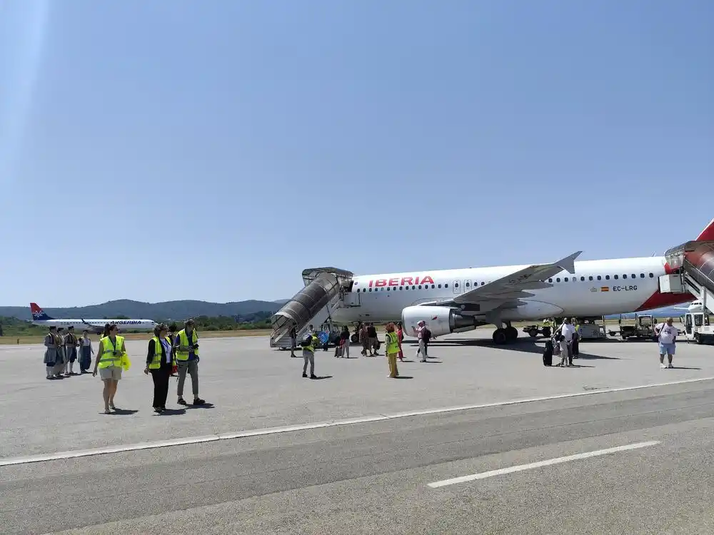 U julu skoro 11 odsto više putnika na Aerodromu Tivat, kapaciteti na izdisaju