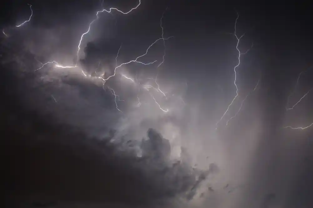 U nevremenu u Njemačkoj jedna osoba poginula, 13 povrijeđenih