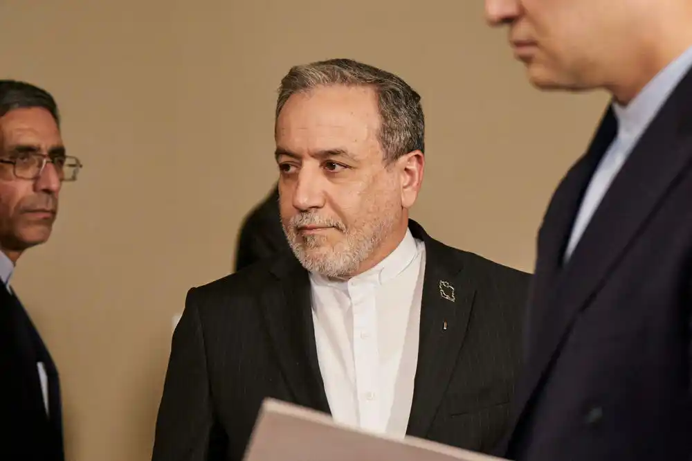 Arakči: Iran predložio sorazum koji bi omogućio otvaranje Hormuškog moreuza; Volstrit džurnal: Tramp odbacio