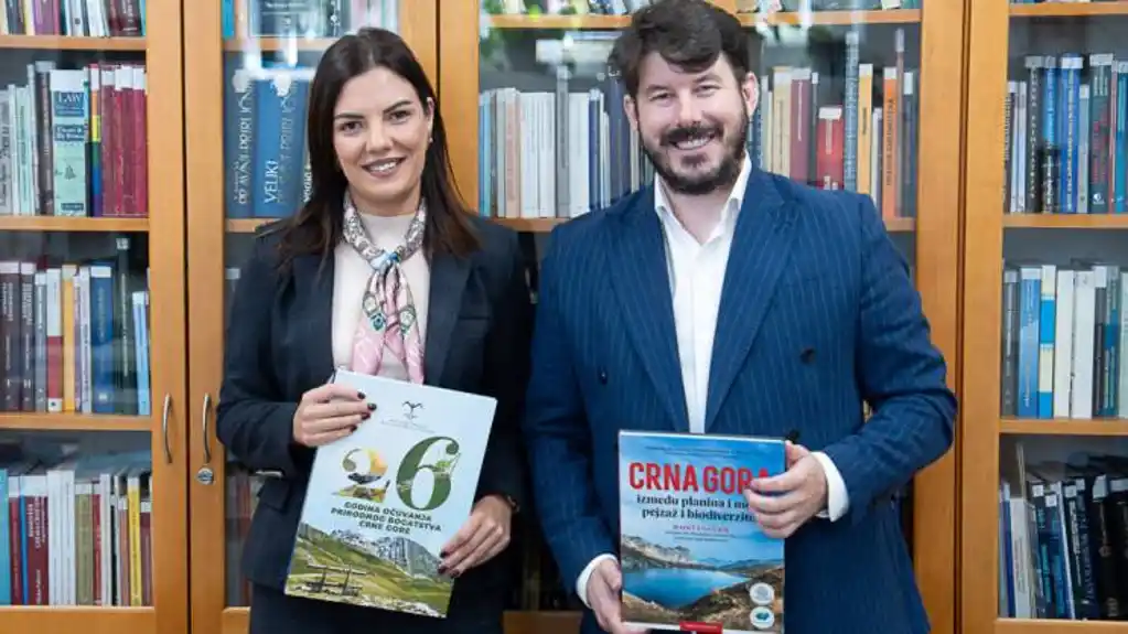 Biblioteka Skupštine Crne Gore donirala 100 knjiga muzeju u Mojkovcu