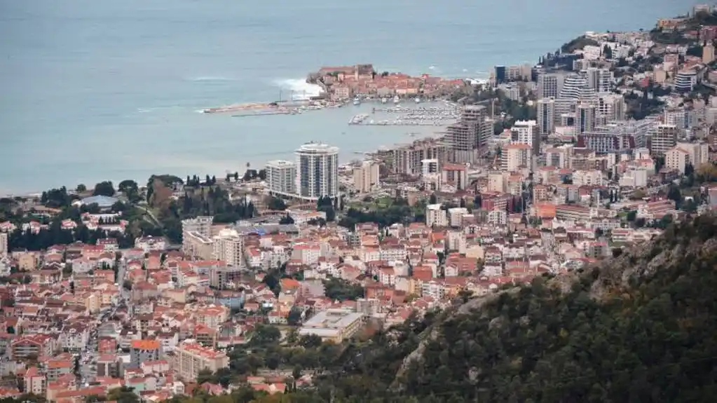 Budva: Policajci spriječili muškarca da izvrši samoubistvo