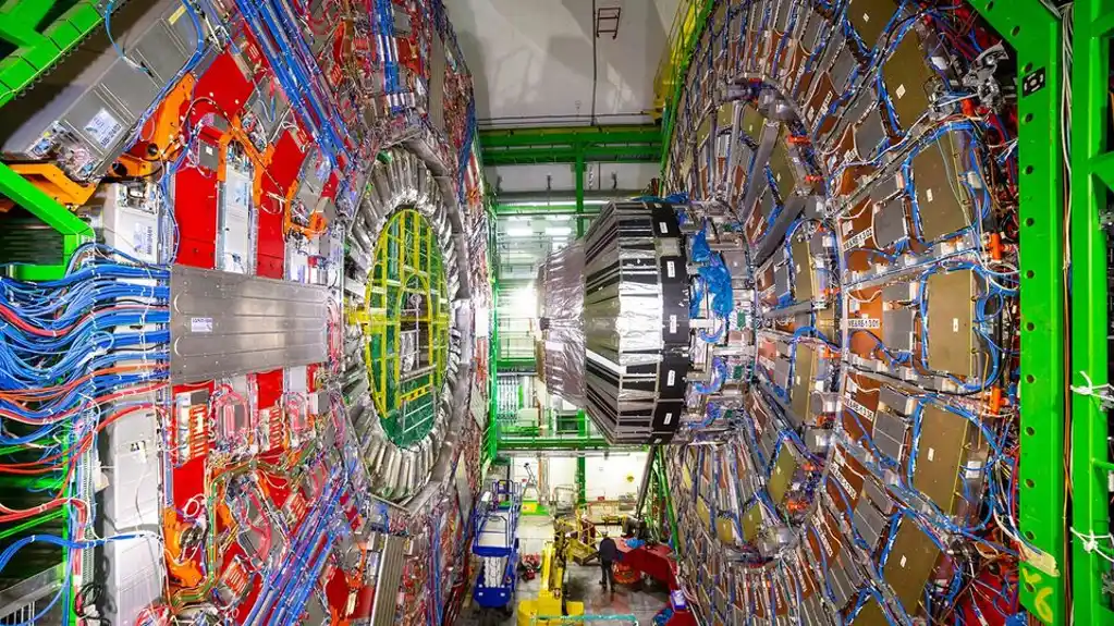 CERN počeo da rastavlja Veliki hadronski sudarač: Evo šta se dešava sa najvećom mašinom na svijetu