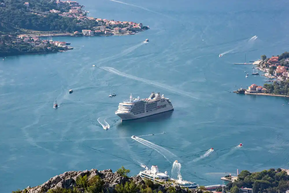 CIN-CG Kotor broji kruzere, ne i cijenu koju plaća: Prednosti i mane masovnog turizma u gradu pod zaštitom UNESCO-a