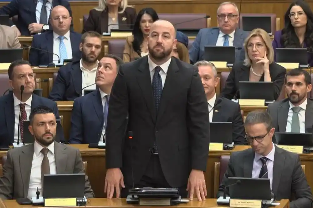 DPS napustio sjednicu parlamenta; Nikolić: Šefici EK objasnite zašto ste umjesto EU puta izabrali zaštitu Mandića