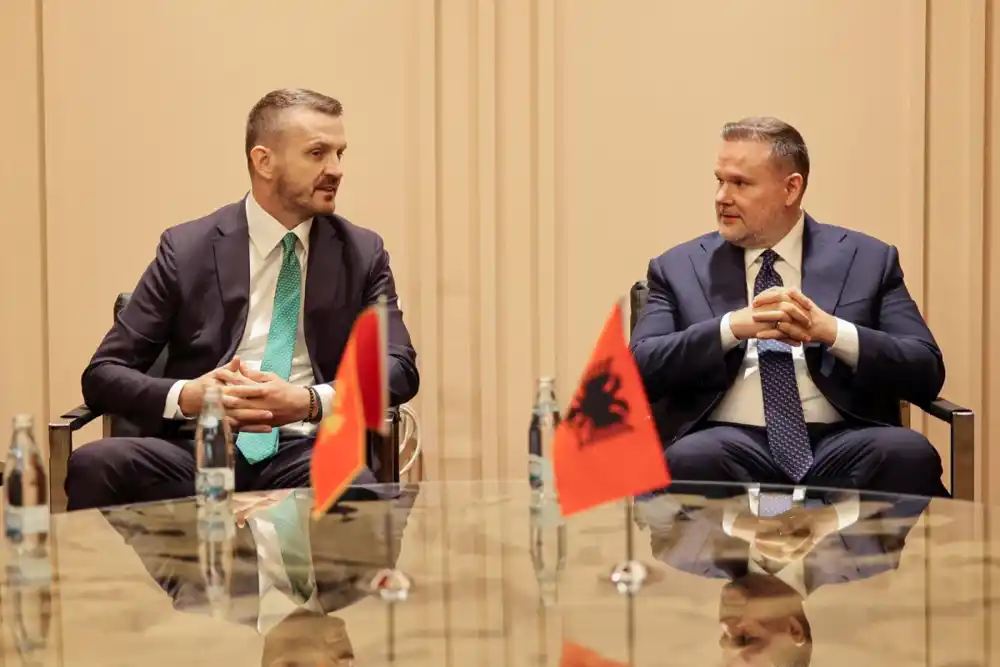 Dukaj sa albanskim ministrom MUP-a: Jačati saradnju Crne Gore i Albanije u lokalnoj samoupravi i digitalizaciji