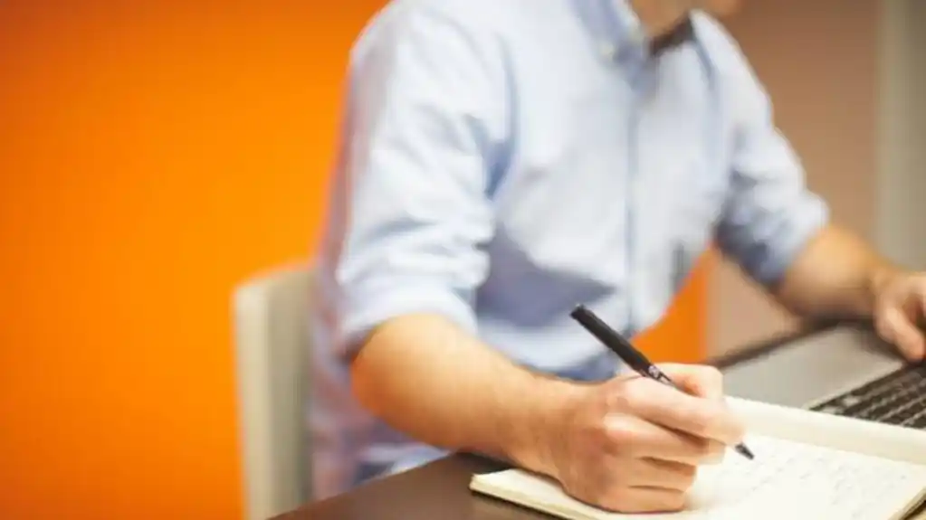 FT: Studenti i opozicioni aktivisti u Srbiji na meti špijunskog softvera