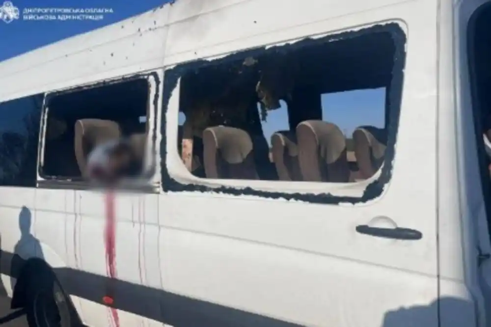 Guverner: Ruski napad dronom na autobus u Dnjepropetrovskoj oblasti odnio pet života, najmanje sedam ranjenih
