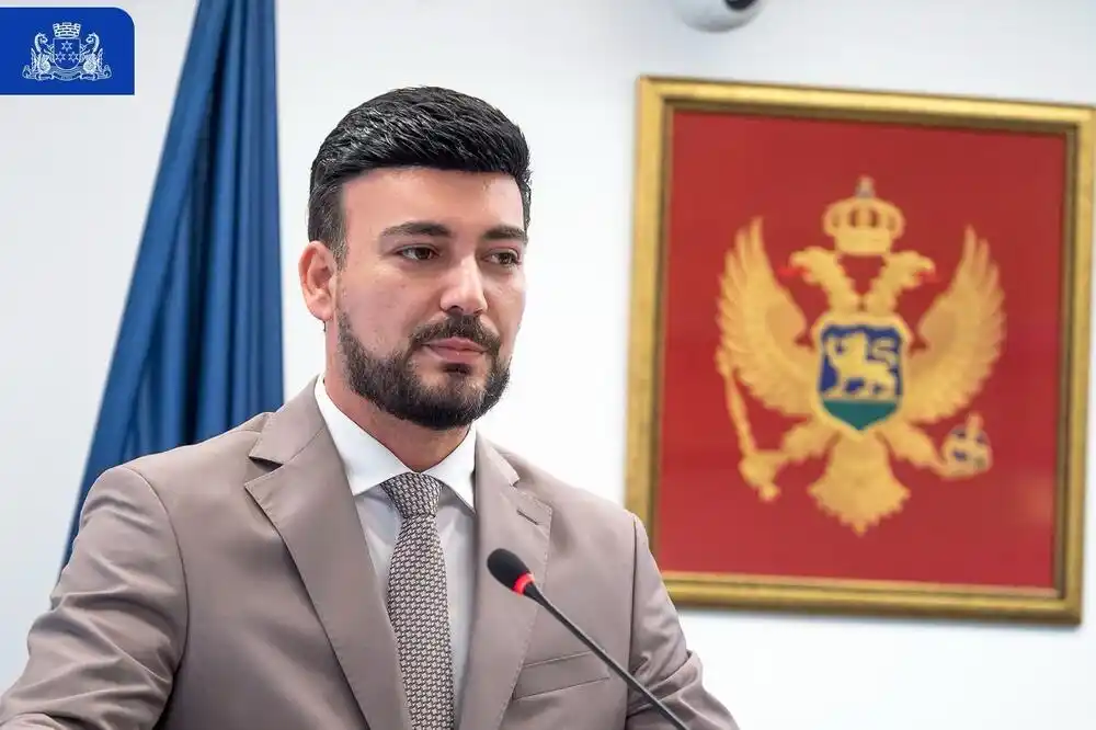 Jovanović: Ministarstvo prosvjete je u rasulu, učenici u kopirnicima nabavljaju skripte