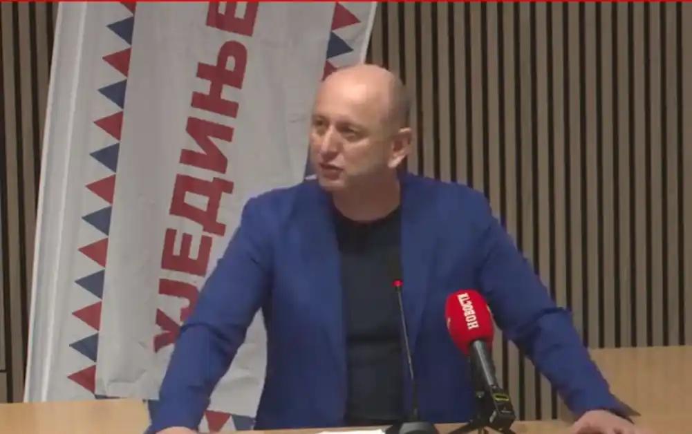 Knežević na tribini SNS-a: Već su me napali što podržavam listu Ujedinjena Srbija; Niko im ne brani da pozovu Đukanovića, Zvicera i njemačke obavještajce da im govore na skupovima