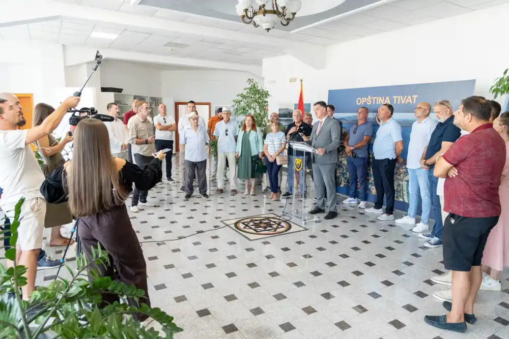Komnenović i Brinić: Dosadašnja većina više ne postoji, NSD formira novu sa DPS-om