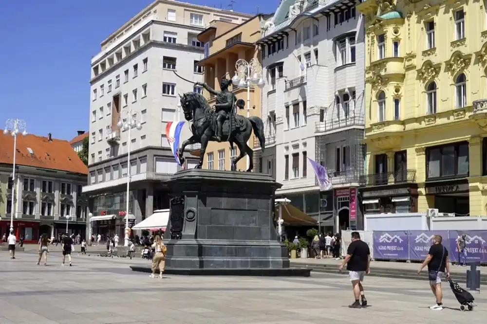 Krcati autobusi krenuli za Zagreb: Hrvati na nogama, najavili najmasovniji protest u istoriji zemlje
