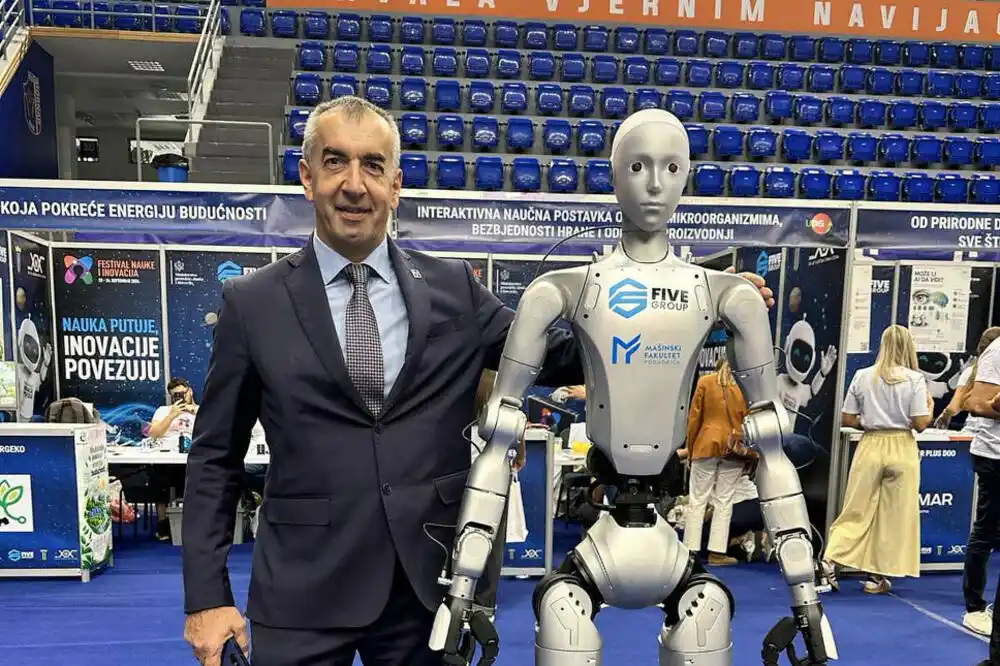 Mašinski fakultet dobio prvog humanoidnog robota u Crnoj Gori