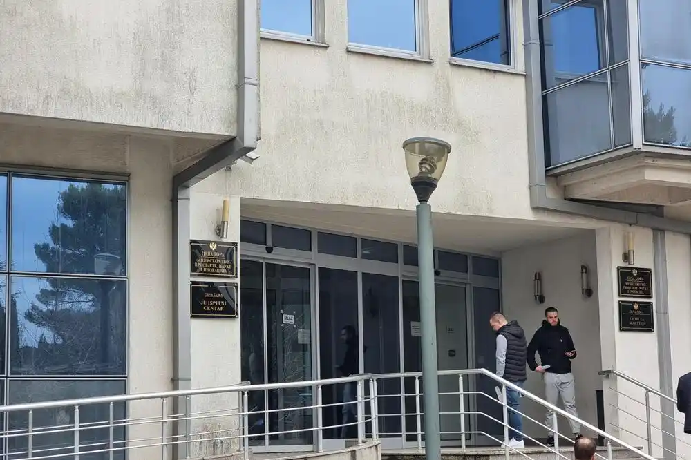 MPNI: Školska godina počinje danas, prijem prvaka odložen za 3. septembar