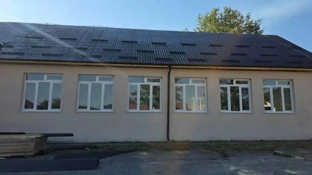 Obnovljen krov područnog odjeljenja škole u Kominima