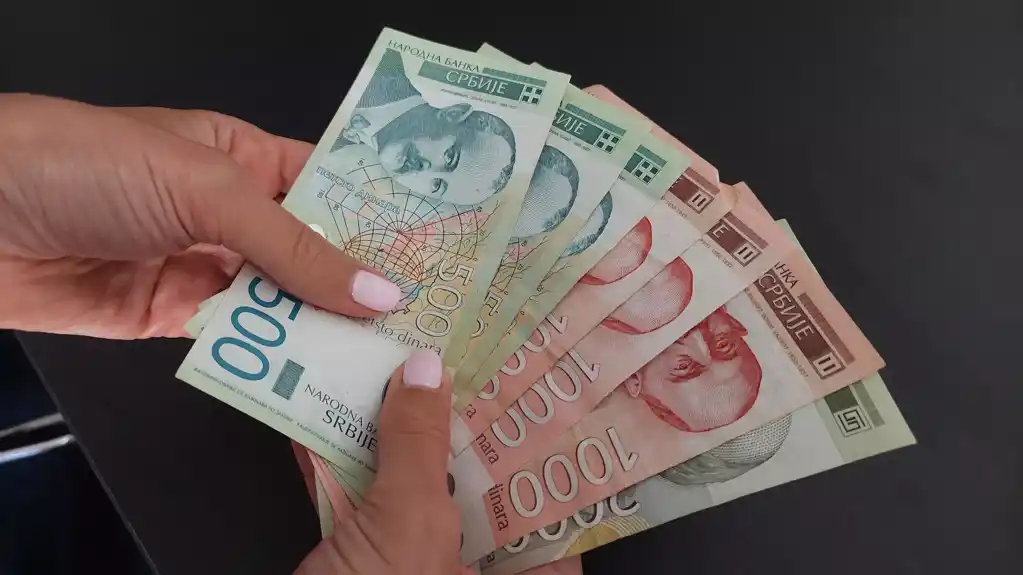 Od sjutra prijava za 6.000 dinara pomoći: Ko ima pravo, kako se prijaviti i kada stiže novac
