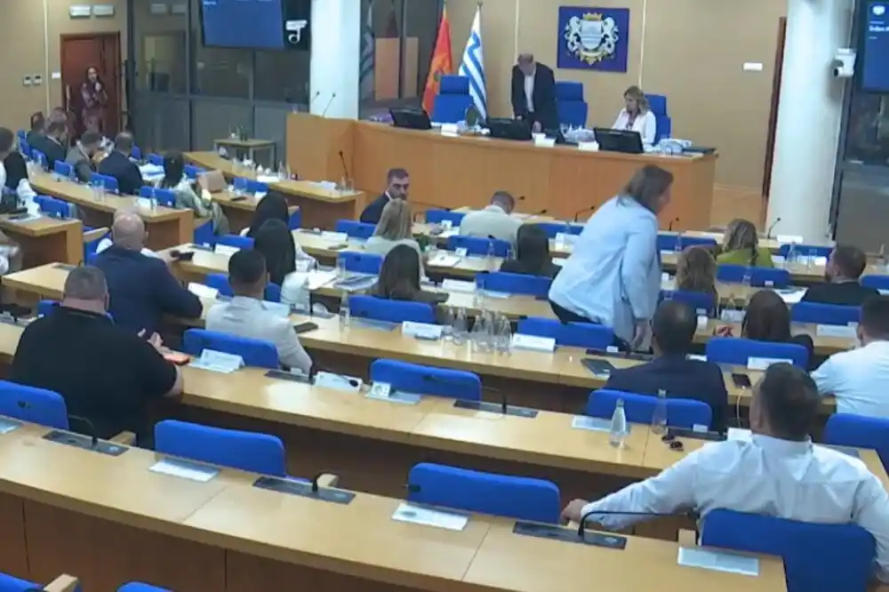 Odbornici Skupštine Glavnog grada nijesu smijenili članove Savjeta NB „Radosav Ljumović“