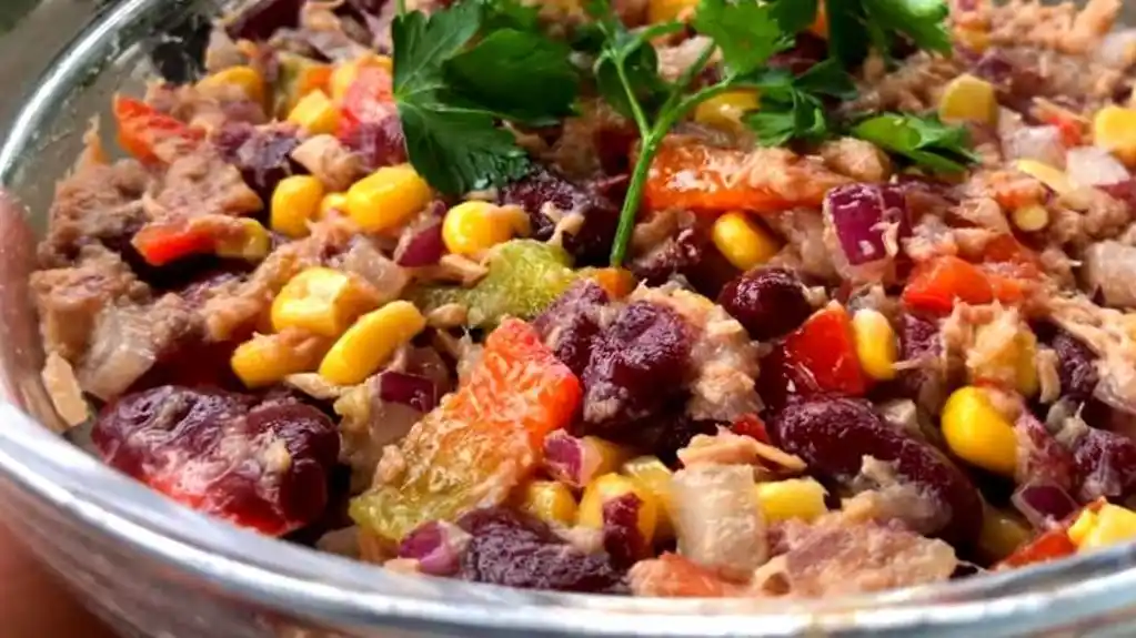 Salata sa pasuljem i tunom