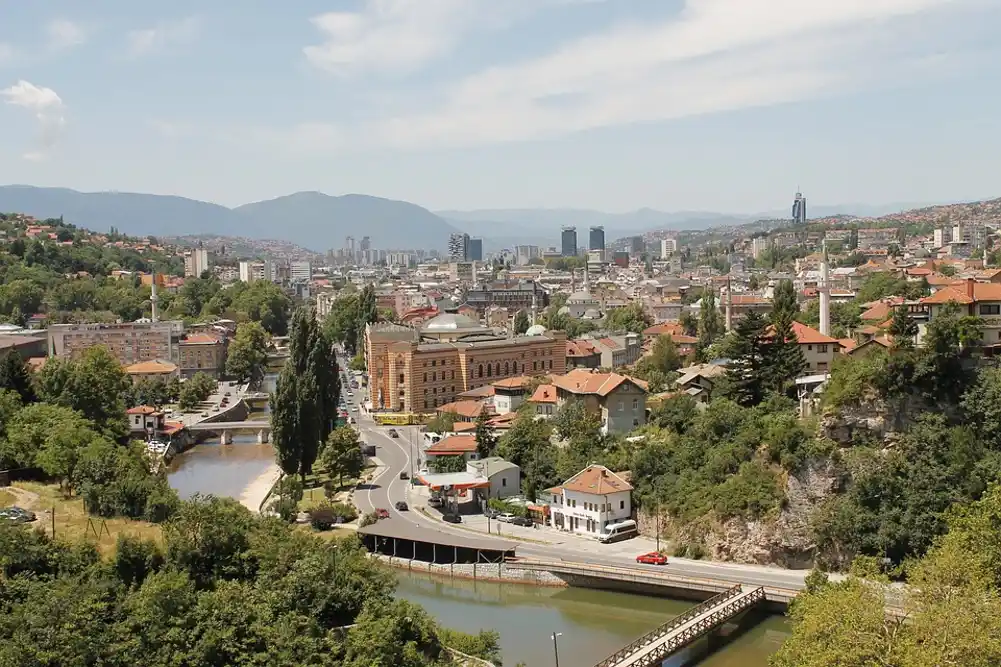 Skandal u Sarajevu: Napadači na srpske povratnike pušteni na slobodu