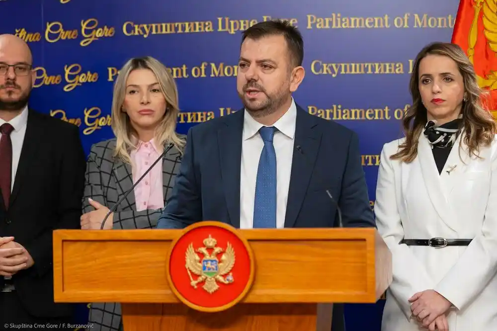 Svi poslanici BS potpisali inicijativu za smjenu Andrije Mandića