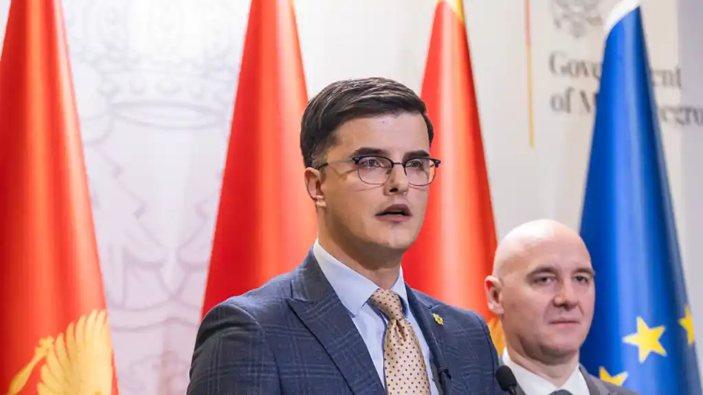 Uhapšena dva policajca zbog fotografije sa mjesta samoubistva Šabunjina