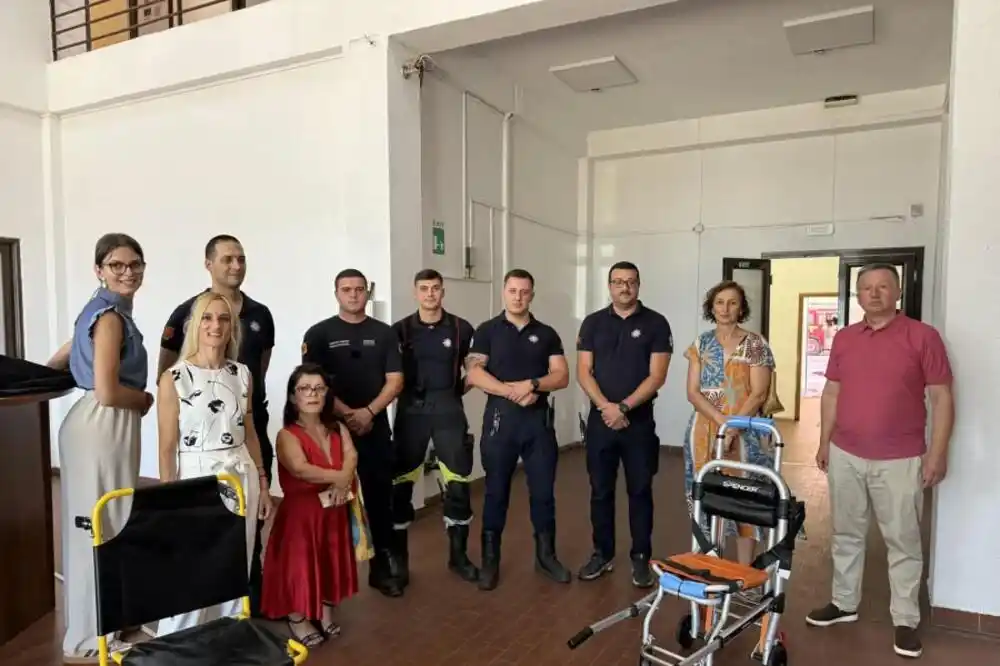 UMHCG doniralo mobilnu evakuacionu stolicu Službi zaštite i spašavanja Glavnog grada Podgorice