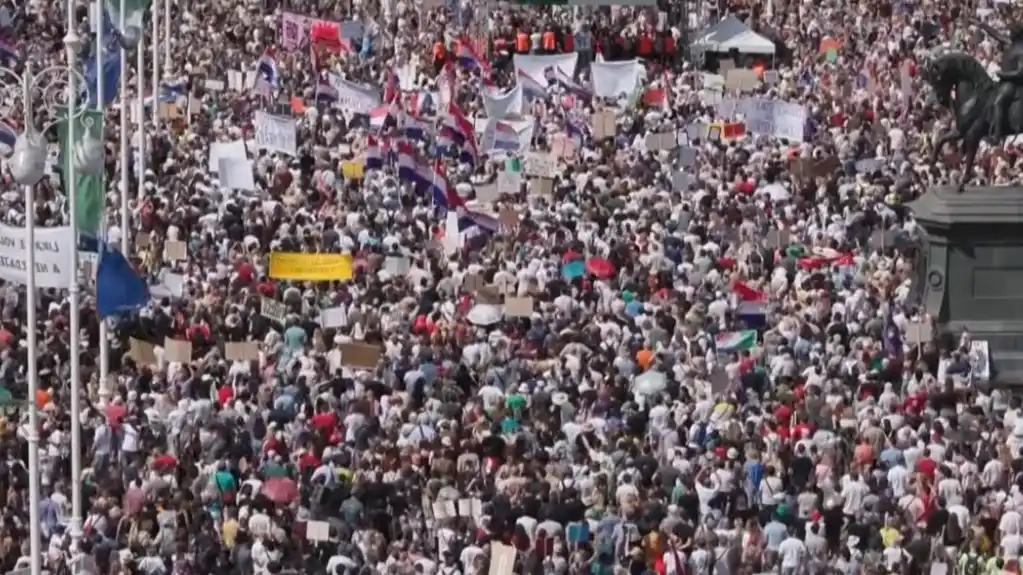 Više od 50.000 ljudi tražilo odgovornost hrvatske vlasti na protestu u Zagrebu