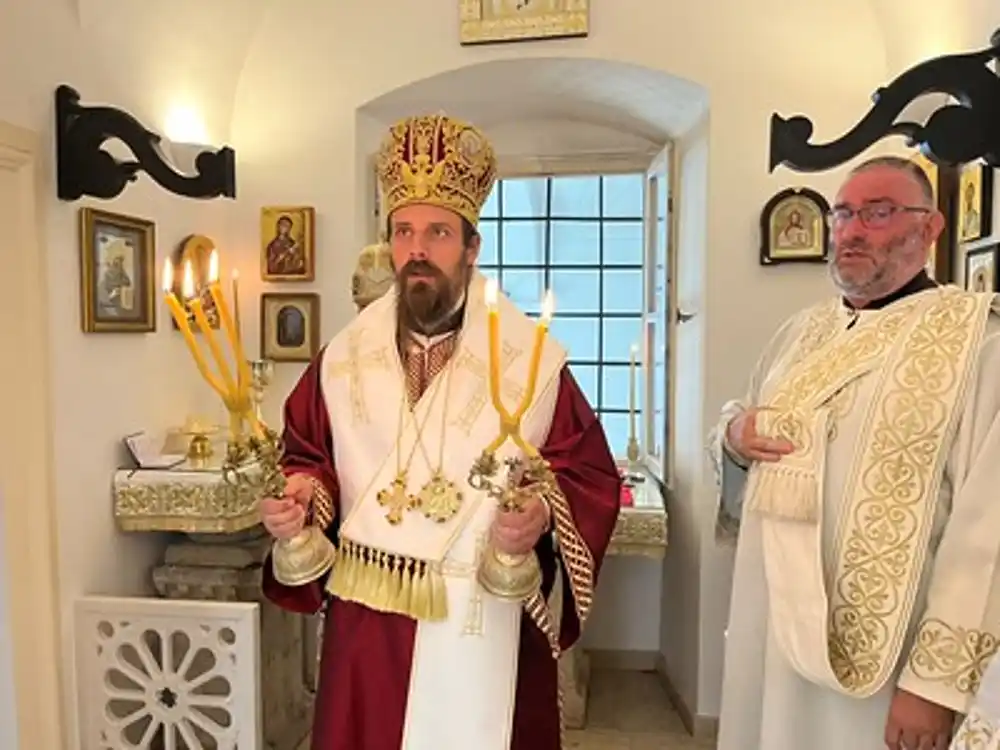 Vladika Pajsije osveštao dvorski paraklis Svete Sofije u Pakracu: „Svim srcem da ljubimo istinu i da je svjedočimo“