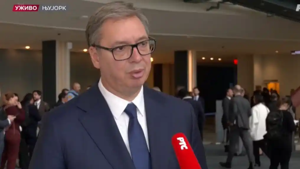 Vučić: Pozivam narod da se ujedinimo i pobijedimo veliko zlo koje se nadvilo nad Srbijom!