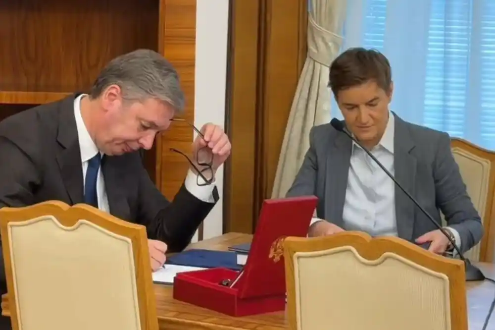 Vučić predsjedničku dužnost predao Ani Brnabić