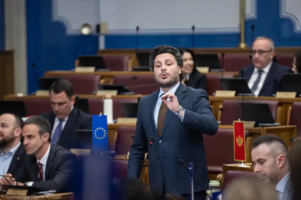 Abazović govorio o odnosima sa Hrvatskom: Jadran pripada Crnoj Gori, ploča u Morinju treba da stoji ali sa drugačijim tekstom