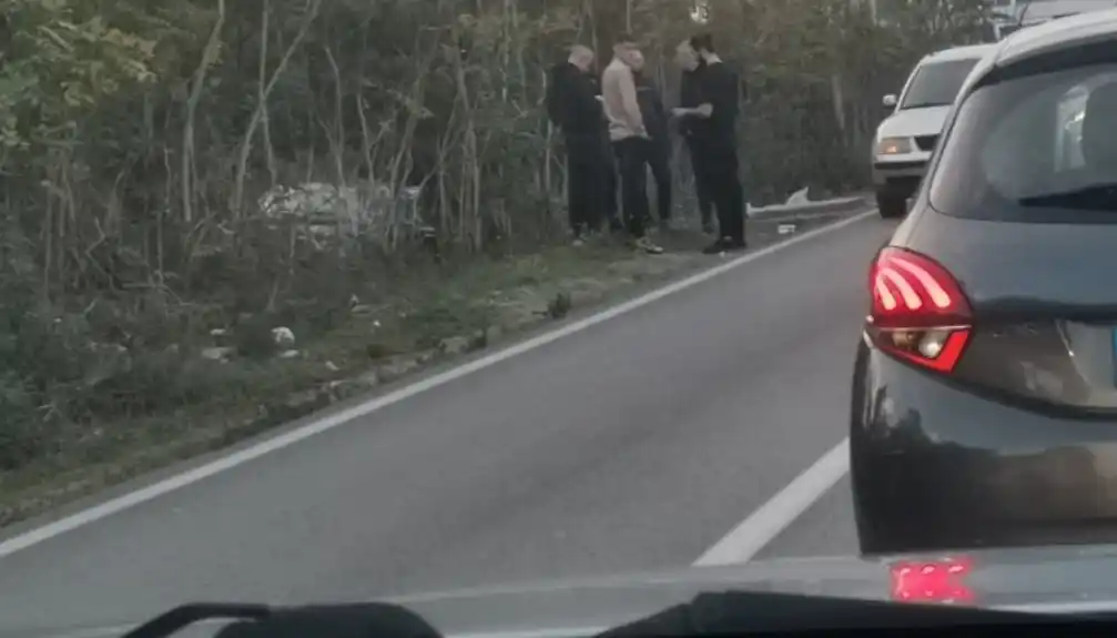 Automobil izletio sa puta kod Tuzi