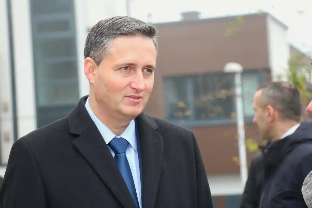 Bećirović čestitao pobjedu Studentskoj listi, nada se poboljšanju odnosa Srbije i BiH