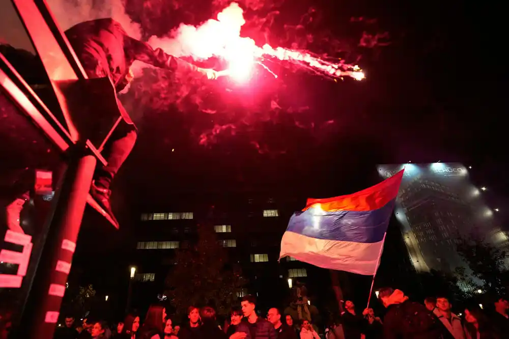 Beograd: Desetine hiljada pristalica Studentske liste proslavljaju izbornu pobjedu na Slaviji