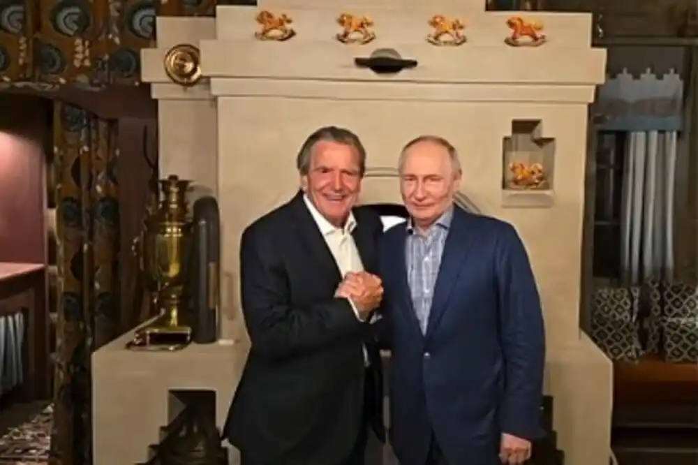 Bivši kancelar na proslavi rođendana ruskog predsjednika: „Putin je gledajući vijesti, saznao da je Šreder u Moskvi…“