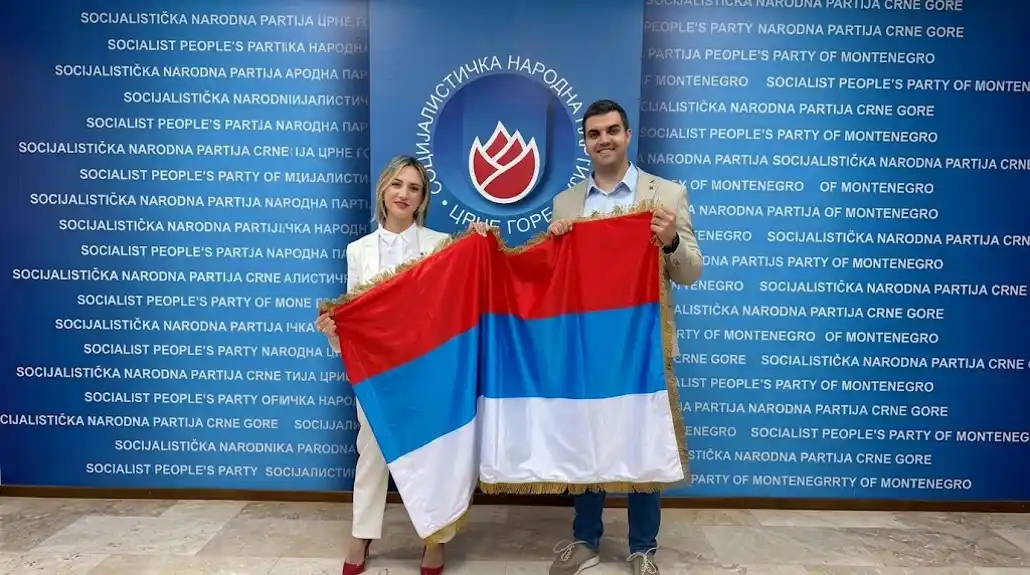 Božović i Kaluđerović: Vrijeme je da se otvori pitanje vraćanja narodne trobojke