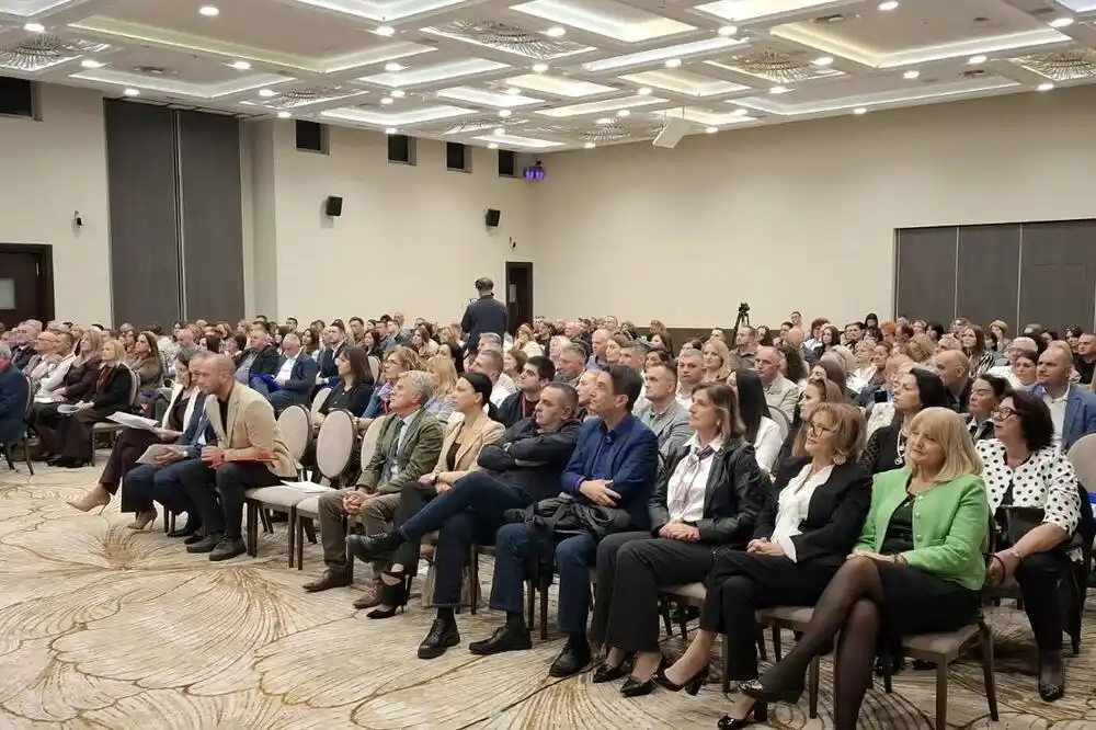 Božović i u narednih pet godina na čelu Sindikata prosvjete Crne Gore