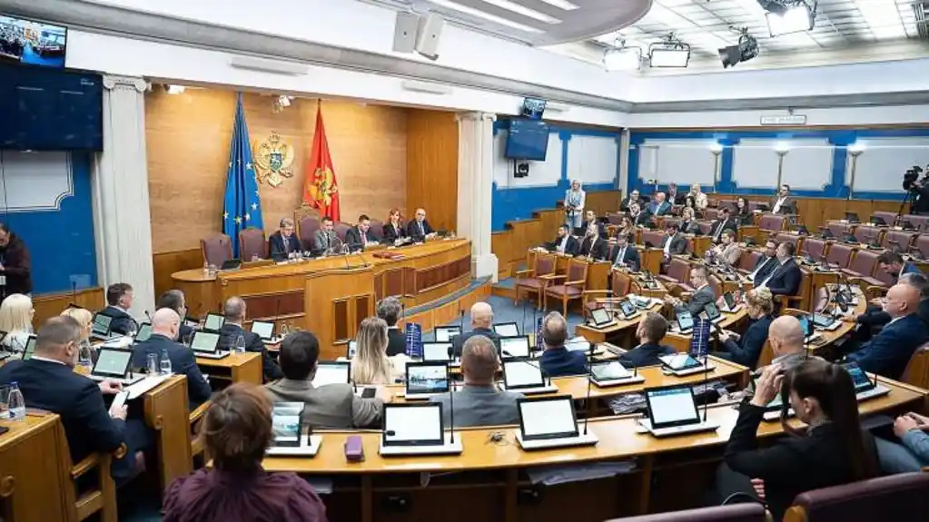 Danas nastavak sjednice, na poslanička pitanja odgovaraju ministri Đeljošaj i Božović
