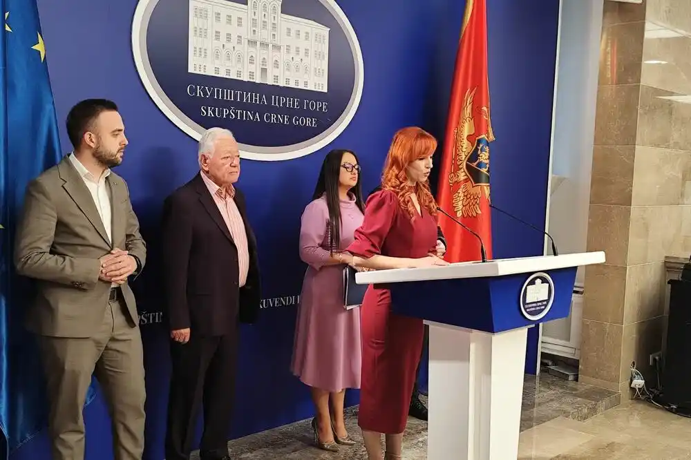 Demokrate predložile zakon: Bivši funkcioneri da vrate stanove ili plate punu tržišnu vrijednost