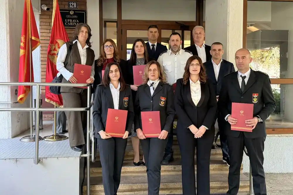 Digitalizacija daje moćne alate, ali carinski službenici donose ključne odluke