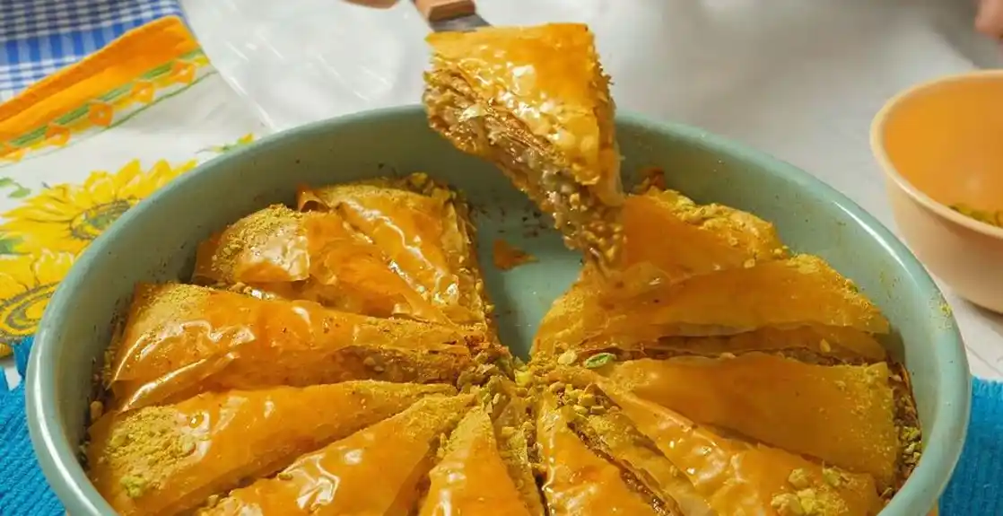 Domaća baklava s pistaćima – tradicionalna poslastica sa hrskavim korama i agdom