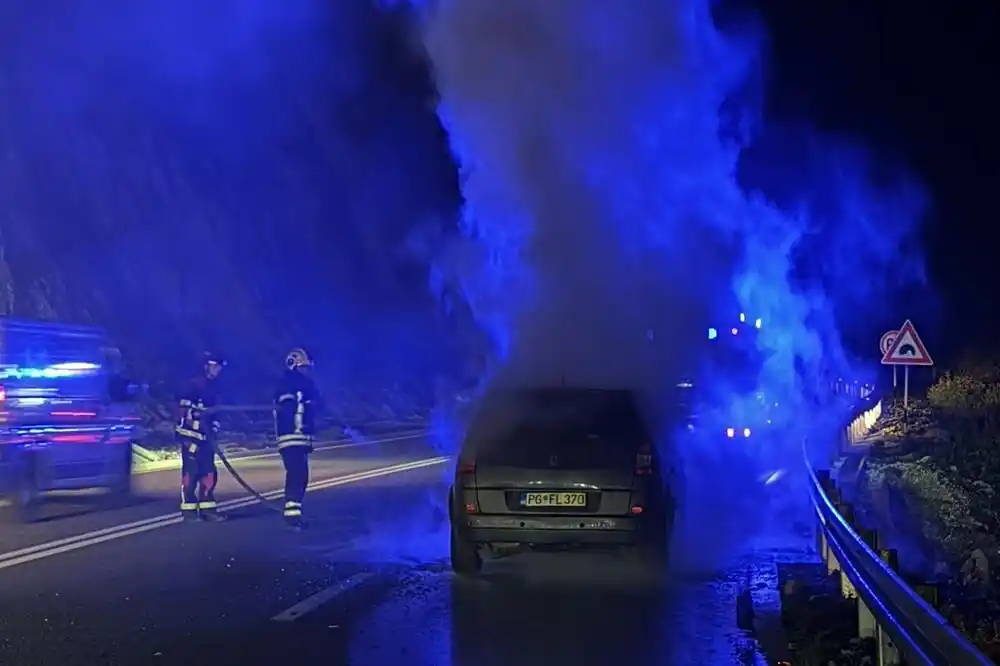 Izgorio auto nedaleko od Brajića, budvanska Služba zaštite ugasila požar