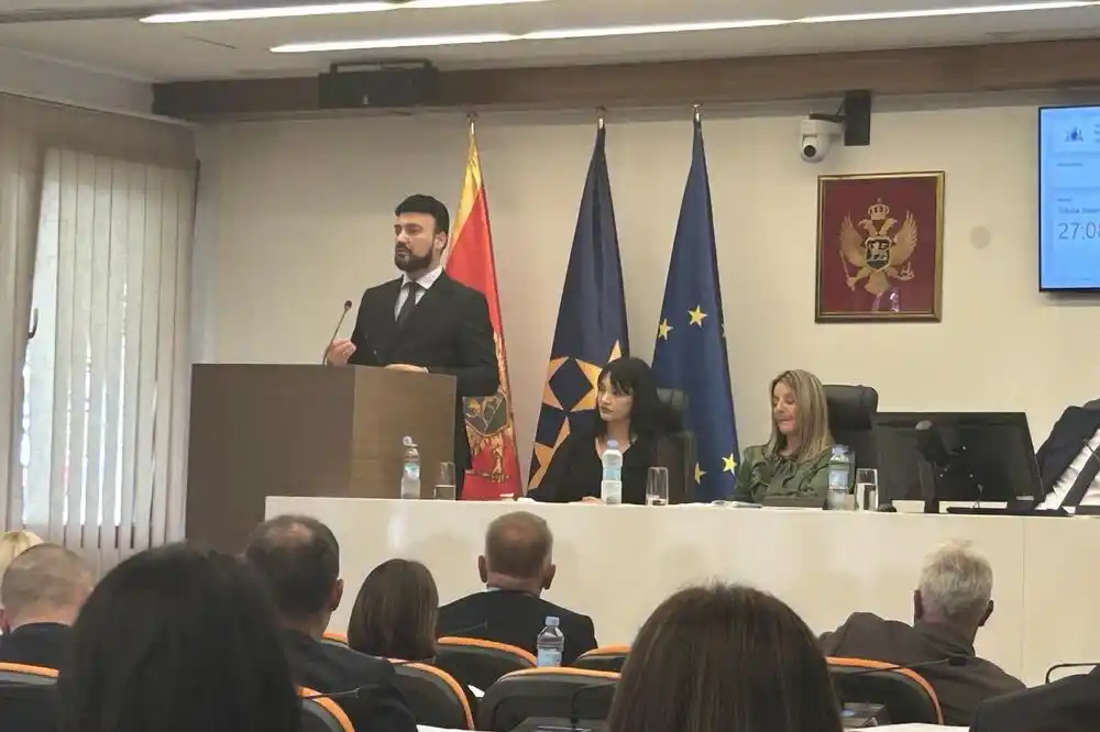 Jovanović: „Euro model“ je klasična kupovina glasova državnim novcem, Budvi namet od 11 miliona